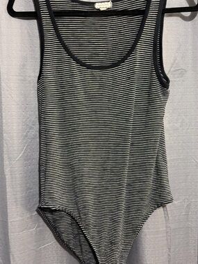 ✨3/$20 Striped Black & White One-Piece Bodysuit LG